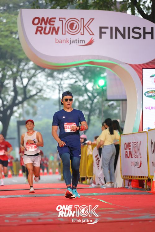Race photo from ONE RUN 10 K