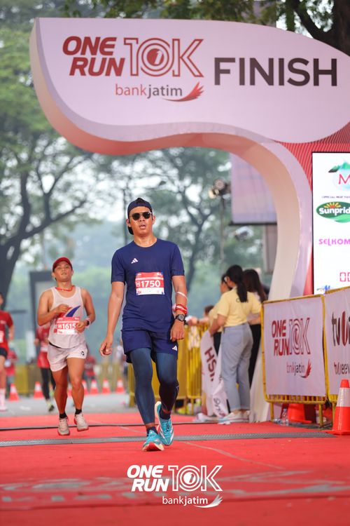 Race photo from ONE RUN 10 K