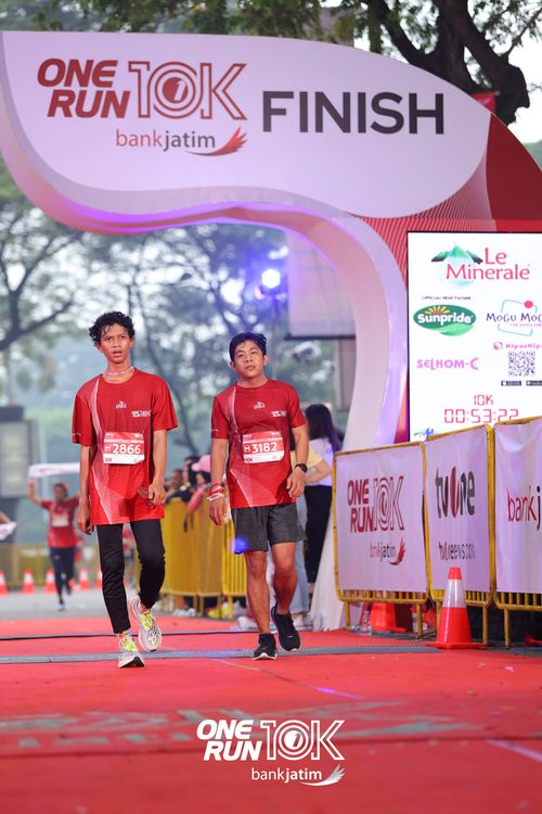 Race photo from ONE RUN 10 K