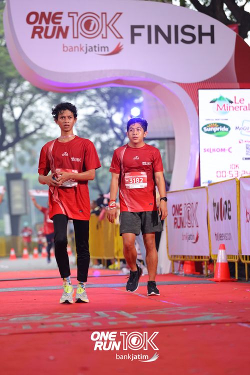 Race photo from ONE RUN 10 K