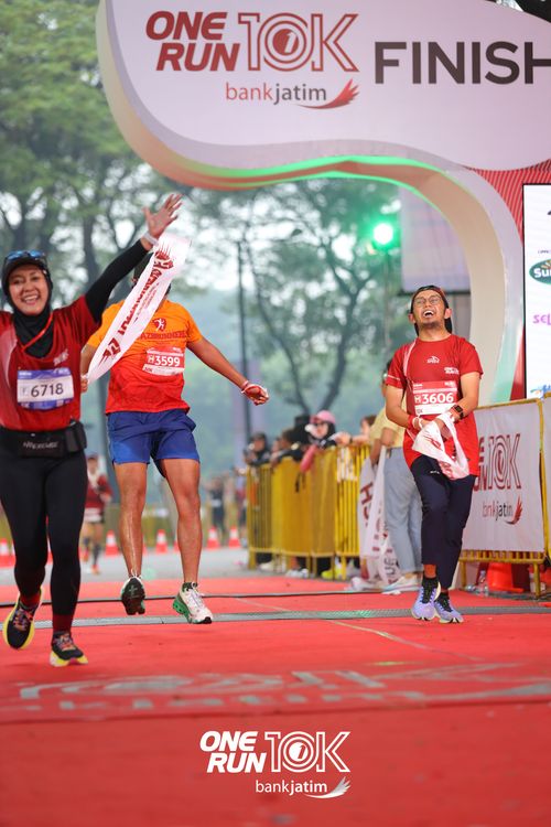 Race photo from ONE RUN 10 K