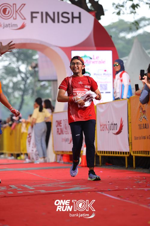 Race photo from ONE RUN 10 K