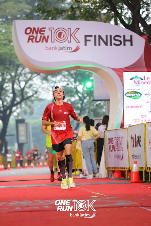 Race photo from ONE RUN 10 K