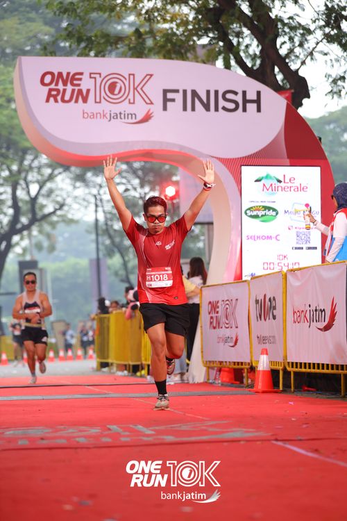 Race photo from ONE RUN 10 K