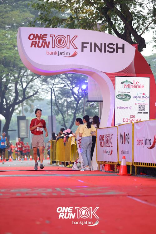 Race photo from ONE RUN 10 K