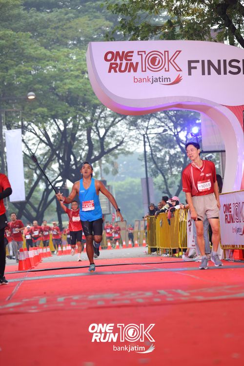 Race photo from ONE RUN 10 K