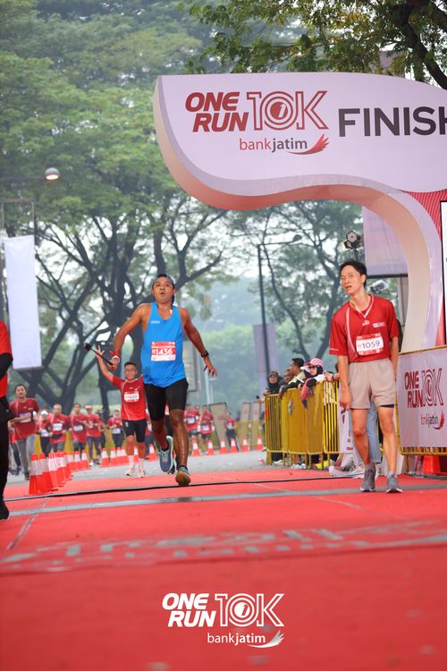 Race photo from ONE RUN 10 K