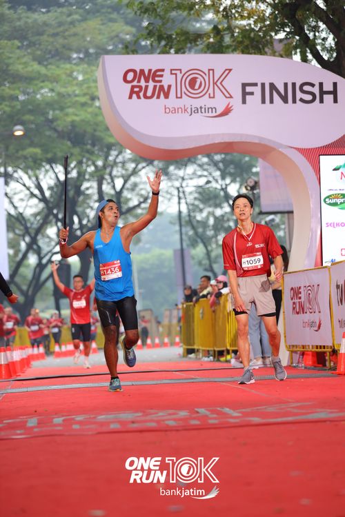 Race photo from ONE RUN 10 K