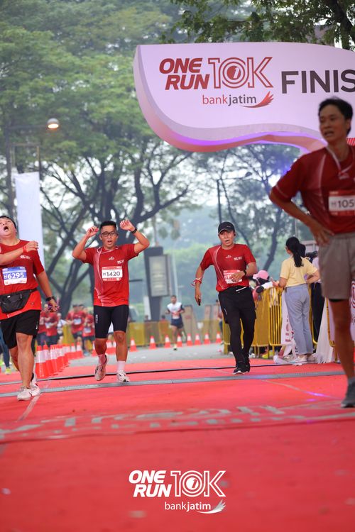 Race photo from ONE RUN 10 K