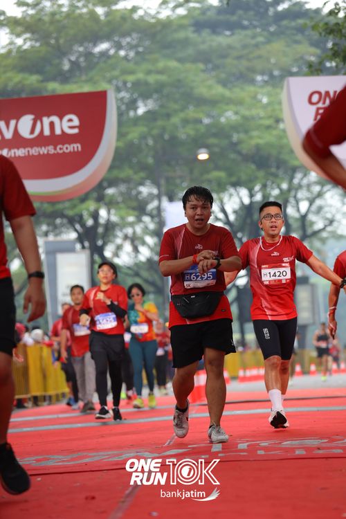 Race photo from ONE RUN 10 K