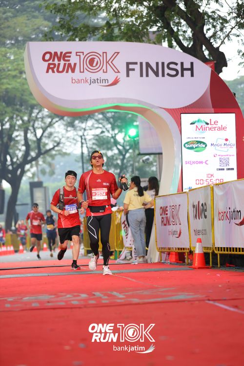 Race photo from ONE RUN 10 K