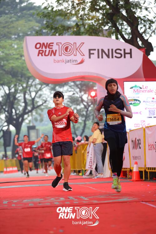 Race photo from ONE RUN 10 K