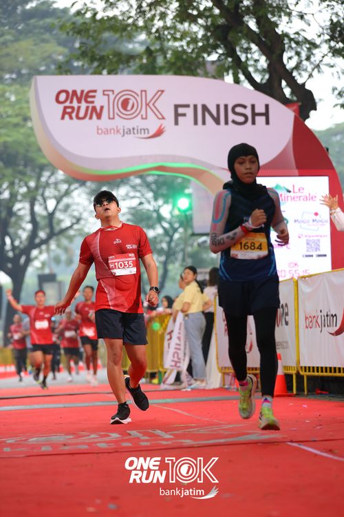 Race photo from ONE RUN 10 K