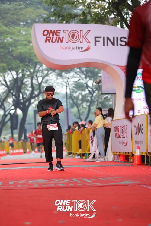 Race photo from ONE RUN 10 K