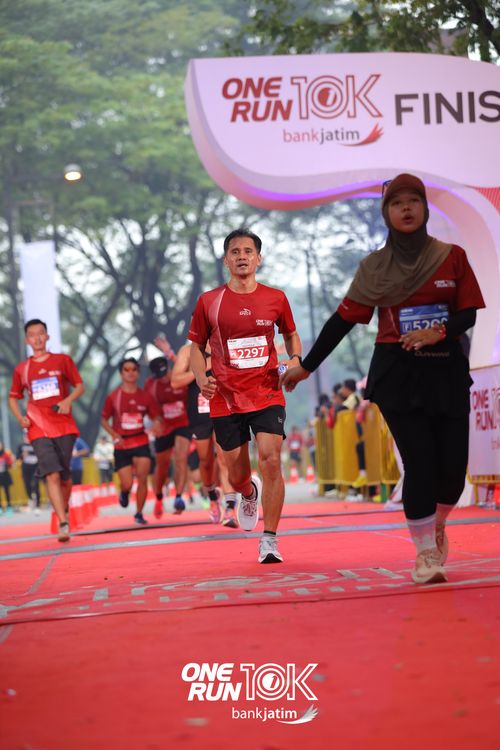 Race photo from ONE RUN 10 K