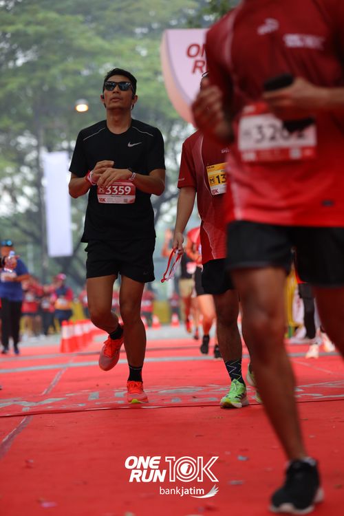 Race photo from ONE RUN 10 K