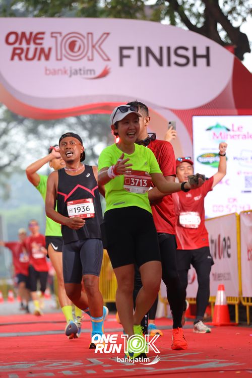 Race photo from ONE RUN 10 K
