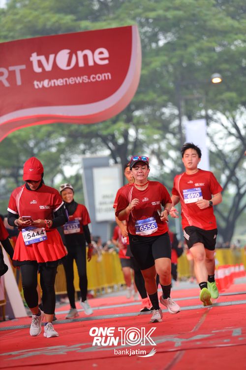 Race photo from ONE RUN 10 K