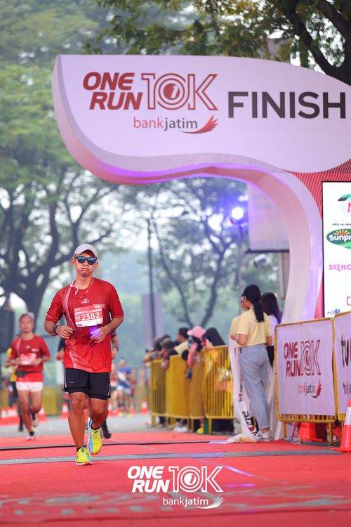 Race photo from ONE RUN 10 K