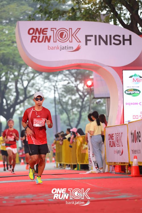 Race photo from ONE RUN 10 K
