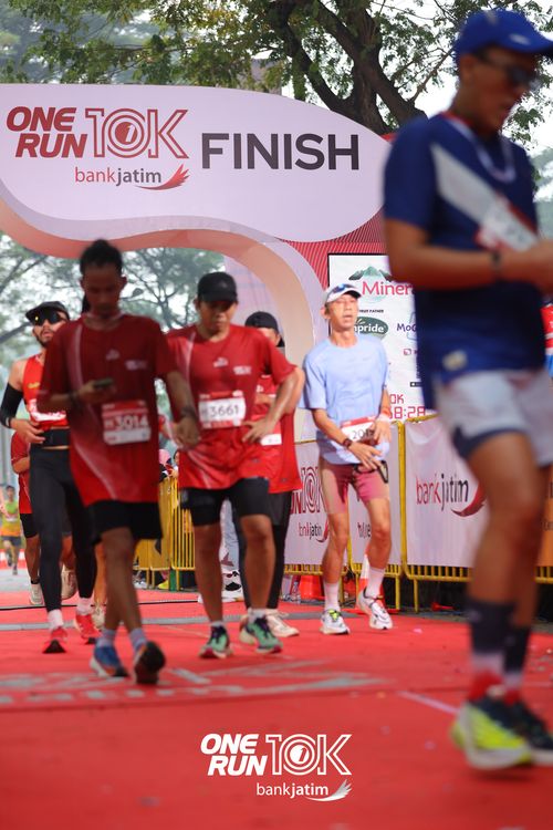 Race photo from ONE RUN 10 K