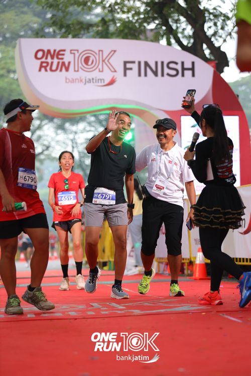 Race photo from ONE RUN 10 K