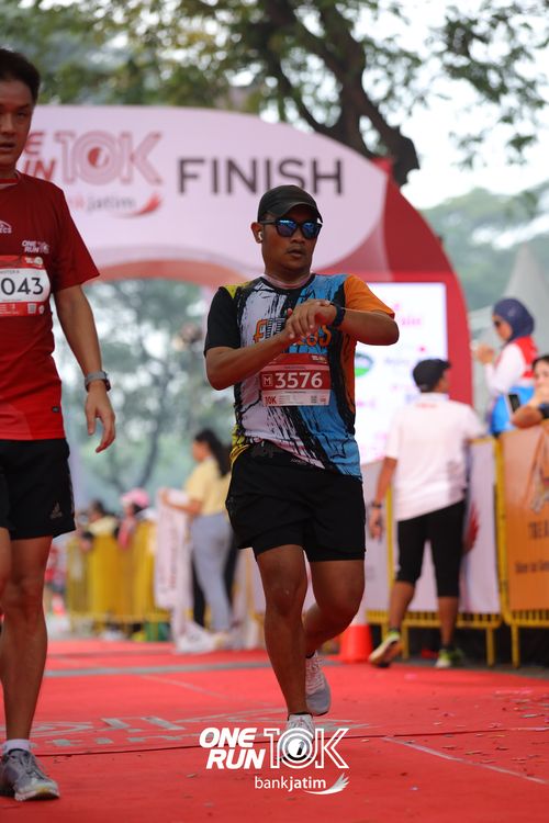 Race photo from ONE RUN 10 K