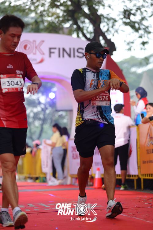 Race photo from ONE RUN 10 K