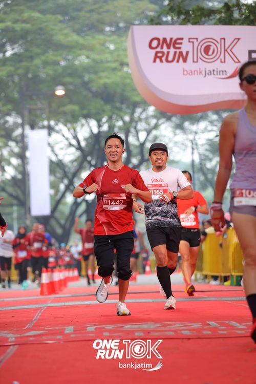 Race photo from ONE RUN 10 K