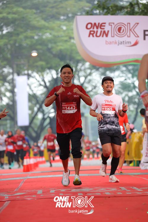 Race photo from ONE RUN 10 K