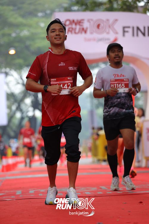 Race photo from ONE RUN 10 K