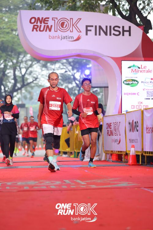 Race photo from ONE RUN 10 K