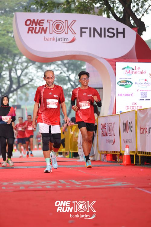 Race photo from ONE RUN 10 K