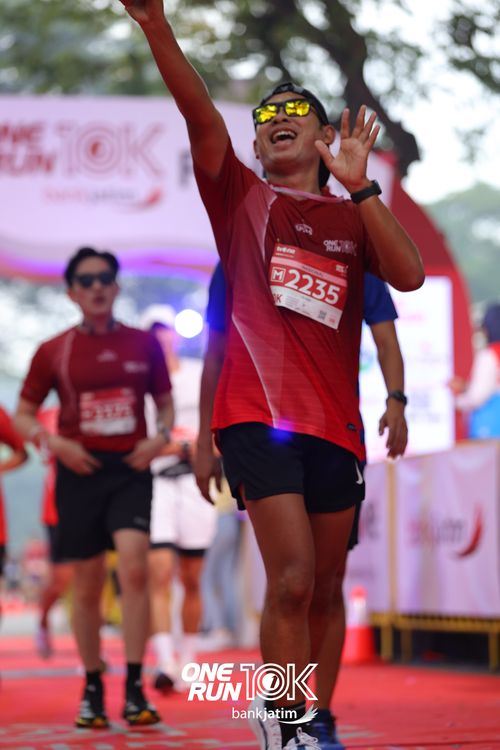Race photo from ONE RUN 10 K