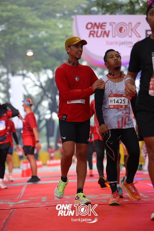 Race photo from ONE RUN 10 K