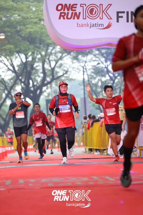 Race photo from ONE RUN 10 K