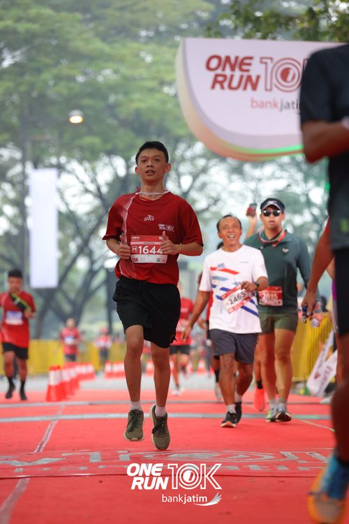 Race photo from ONE RUN 10 K