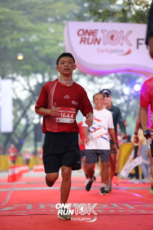 Race photo from ONE RUN 10 K