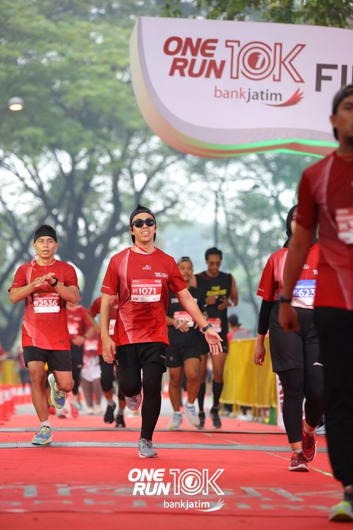 Race photo from ONE RUN 10 K