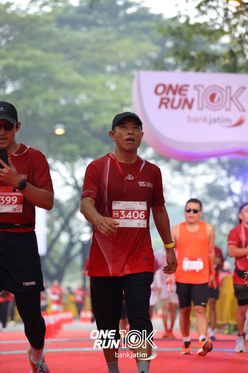 Race photo from ONE RUN 10 K