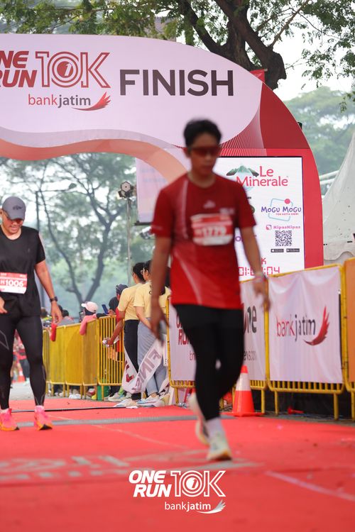 Race photo from ONE RUN 10 K