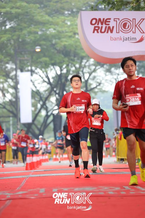 Race photo from ONE RUN 10 K