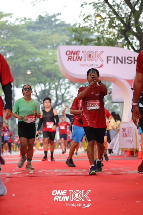 Race photo from ONE RUN 10 K