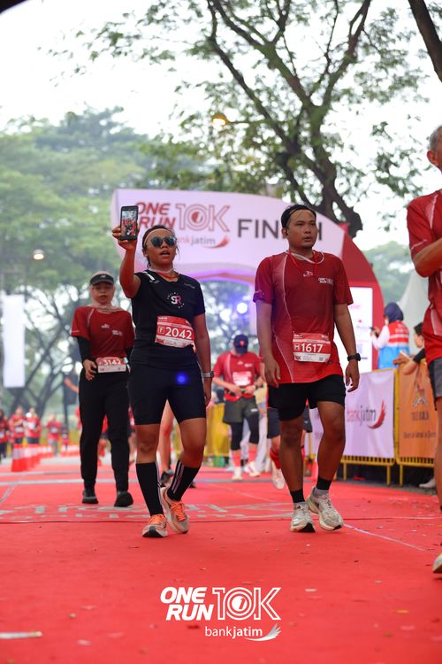 Race photo from ONE RUN 10 K