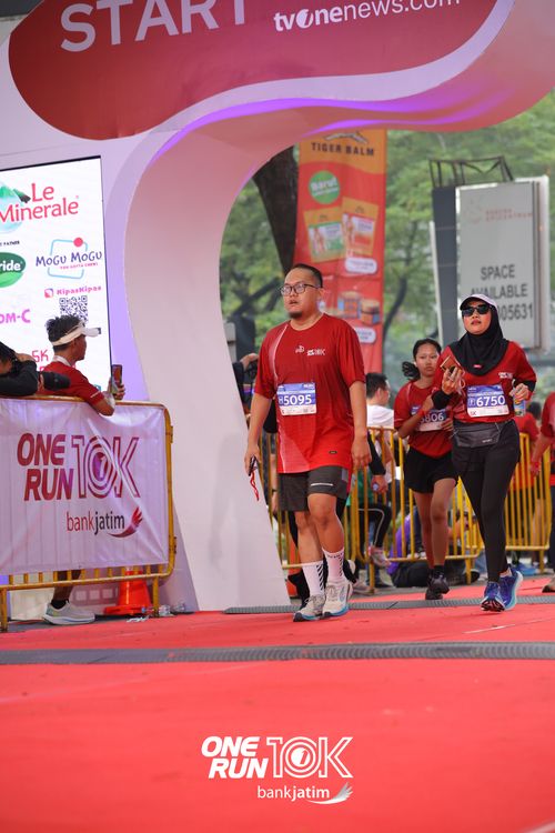 Race photo from ONE RUN 10 K