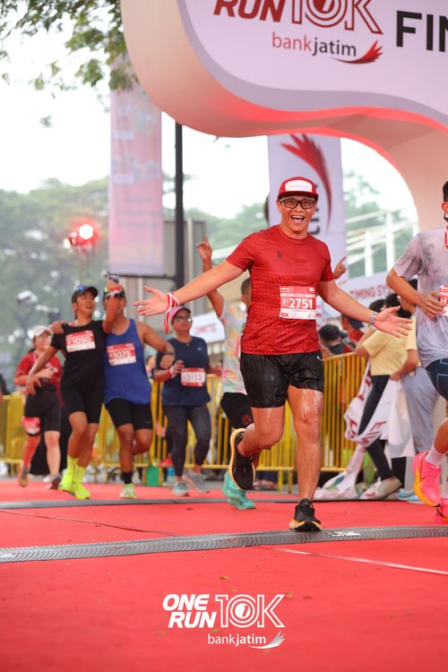 Race photo from ONE RUN 10 K