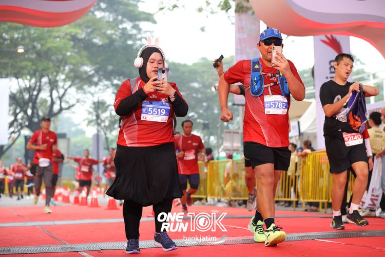Race photo from ONE RUN 10 K