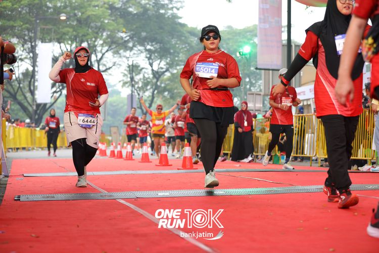 Race photo from ONE RUN 10 K