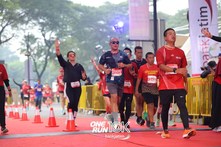 Race photo from ONE RUN 10 K