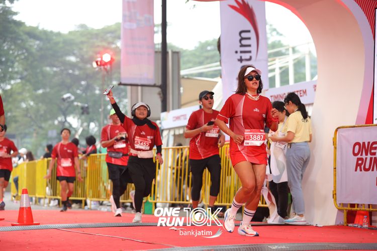 Race photo from ONE RUN 10 K
